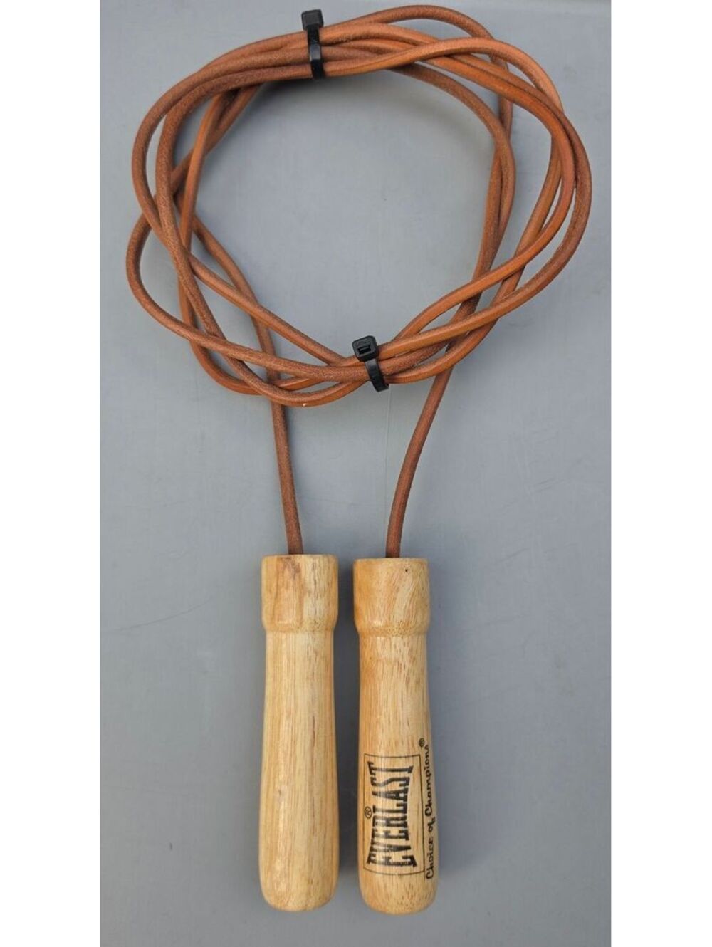 Everlast Choice of Champions Leather Jump Rope Wood Handles Boxing Training